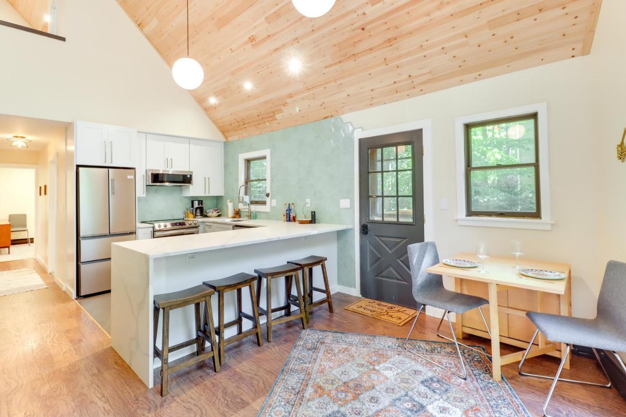 Bright And Modern Poconos Community Beach!