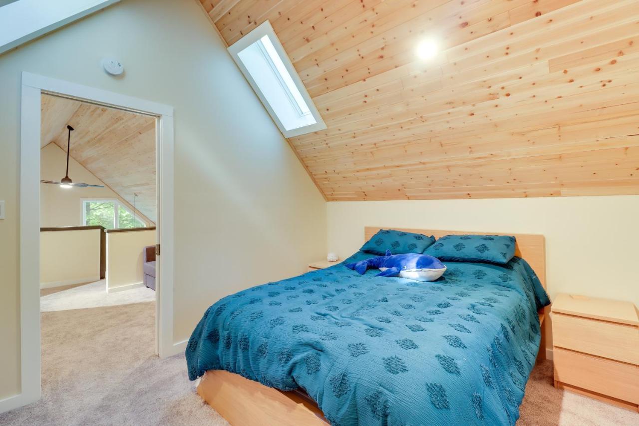 Bright And Modern Poconos Community Beach! *