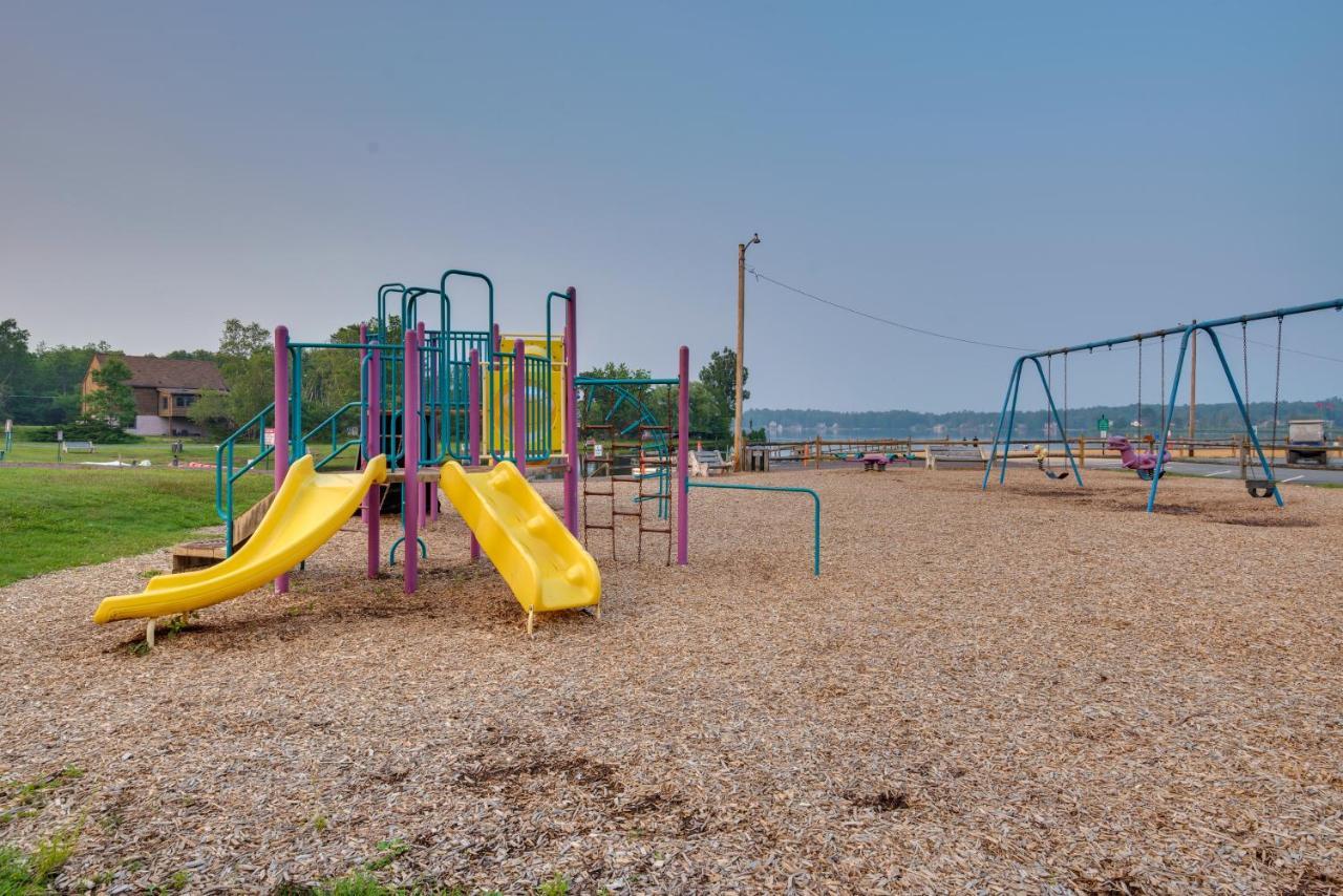 Bright And Modern Poconos Community Beach! Holiday home *