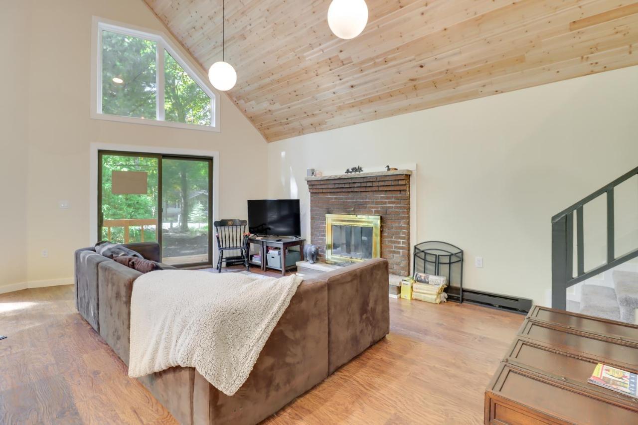 Holiday home Bright And Modern Poconos Community Beach! Albrightsville