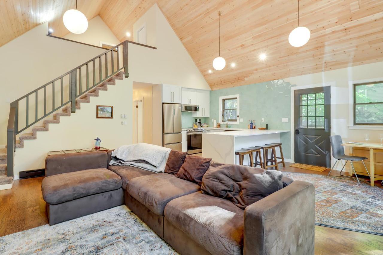 Bright And Modern Poconos Community Beach! *