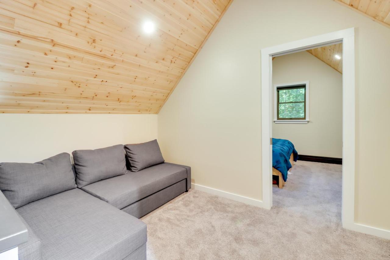 Holiday home Bright And Modern Poconos Community Beach! Albrightsville